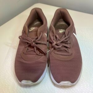 Nike Tanjun Mauve Sneakers